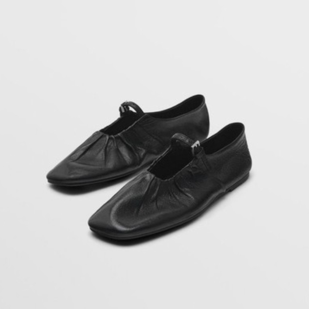 Massimo Dutti Black Leather buckle square toe Flats